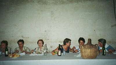 De izquierda a derecha- Eufrasia, Aurora, Agustina, la mujer de Joselito y Consuelo.