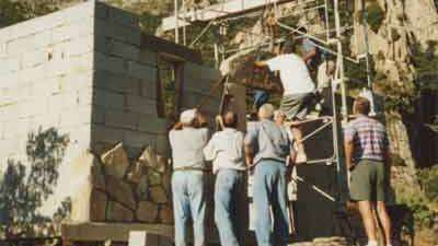 Colocando el cabezal de la puerta