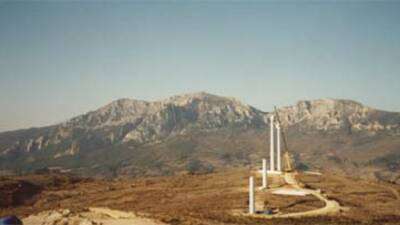 La instalación de los “molinos” por la Sierra sigue su ritmo.