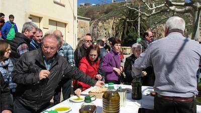 DEGUSTACION DE ACEITE Y MIEL EN DESOJO