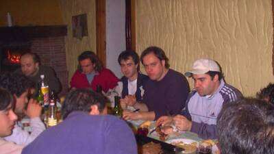 Por fin empezamos a cenar, es lo que pensaban Sergio y Ruben, mientras Jaime daba buena cuenta de la chuleta