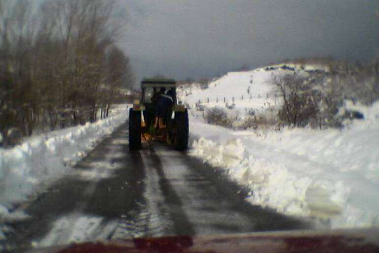 A la vuelta para el cruce de Azuelo, vemos la gran cantidad de nieve que hay en la carretera.