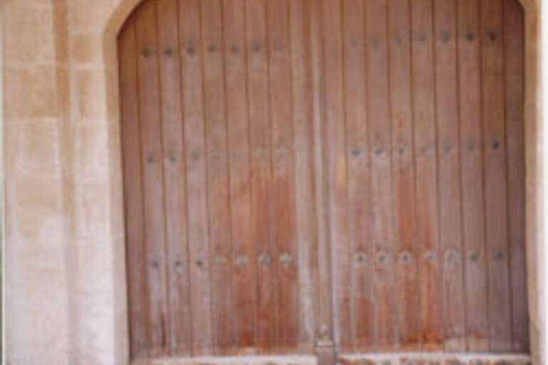 01 Puerta principal de la Iglesia de Azuelo antes de su restauración