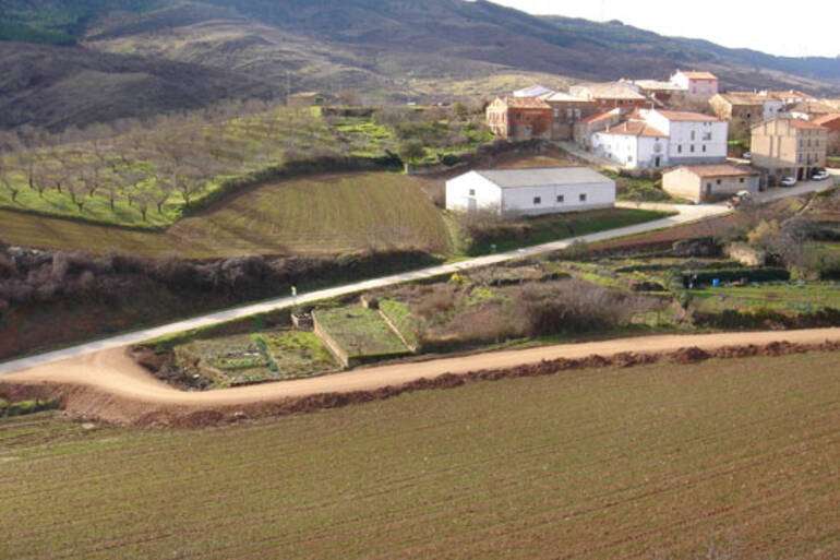Camino de la parcelaria que rodea al pueblo
